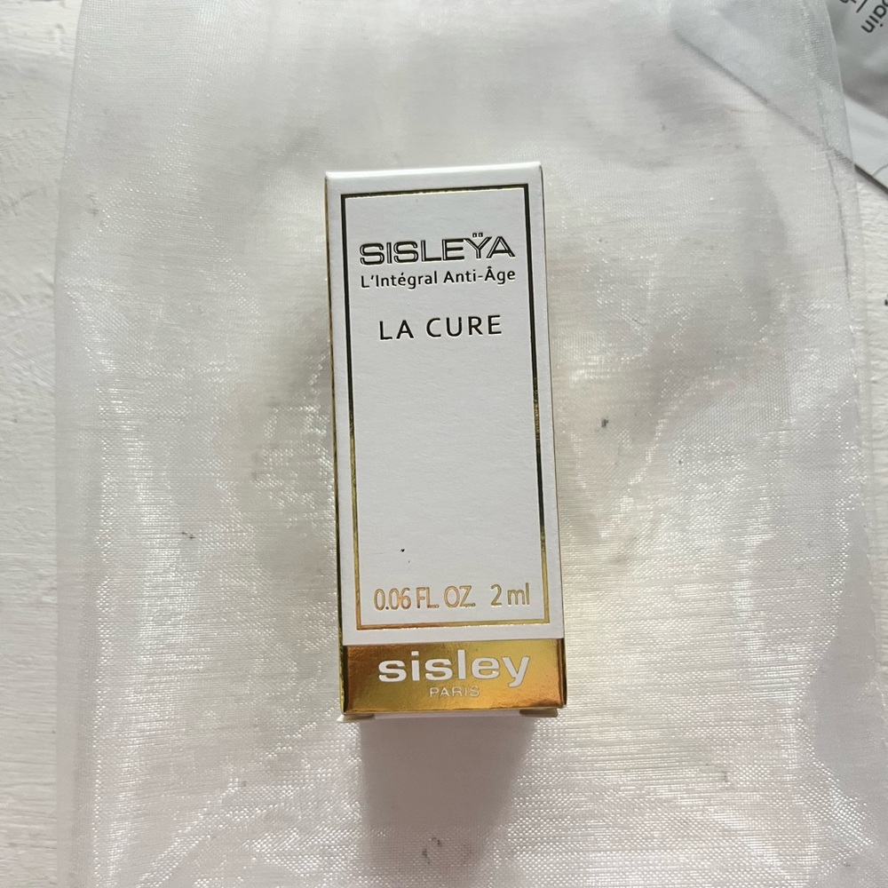 Sisley L'Intégral Anti-Âge La Cure - White and Gold
